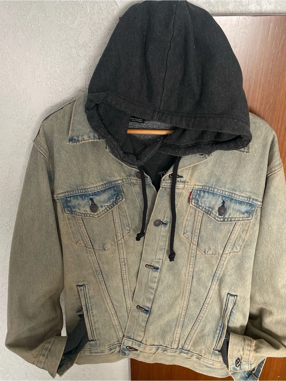 Levi's Men's Faded Light Blue Denim Jacket - Picture 3 of 5